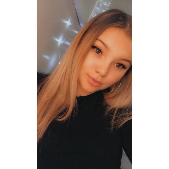 Profile Picture of Darian Hurwitz (@darianalexisss) on Poshmark