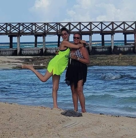 Profile Picture of Johannah Heller (@johannahheller) on Poshmark