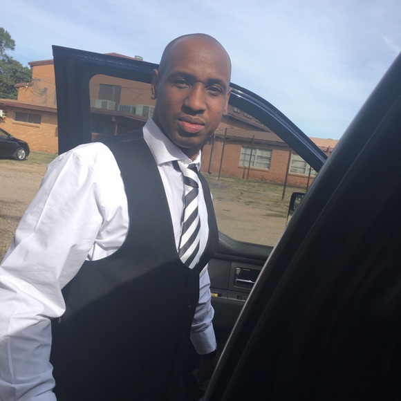 Profile Picture of Devin Mims (@demims) on Poshmark