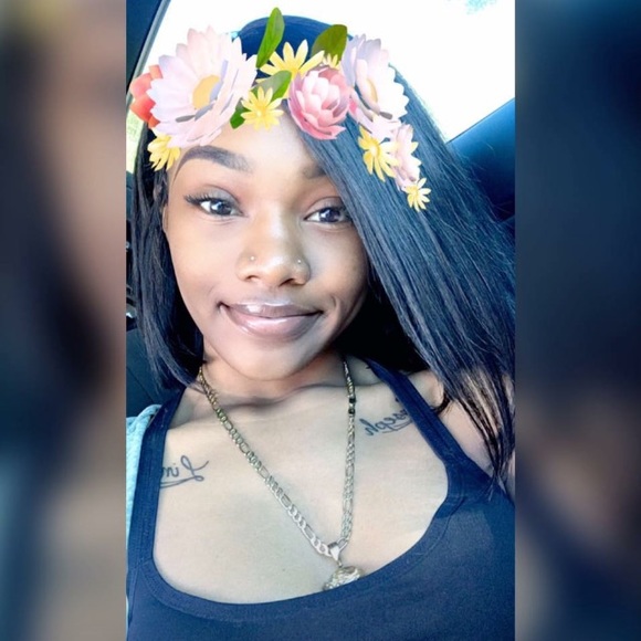 Profile Picture of Marckasha Hutton (@litmoonie17) on Poshmark