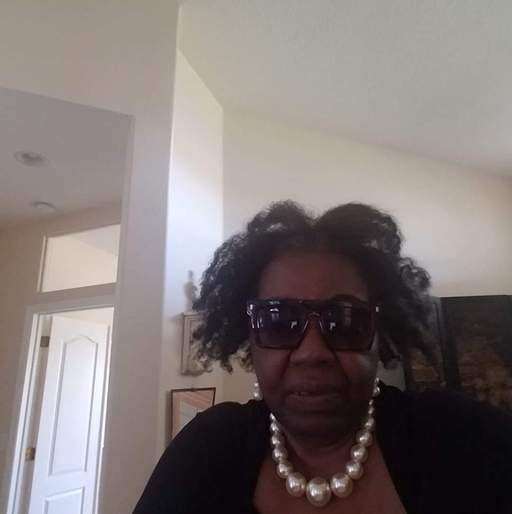 Profile Picture of Joan Ellis (@joanellis25) on Poshmark