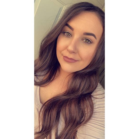Profile Picture of Shelby Iles (@shelbyiles) on Poshmark
