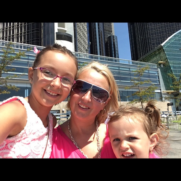 Profile Picture of Maria Bodea (@mariabodea) on Poshmark