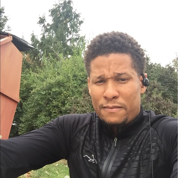 Profile Picture of Randall Morris (@ranmo86) on Poshmark