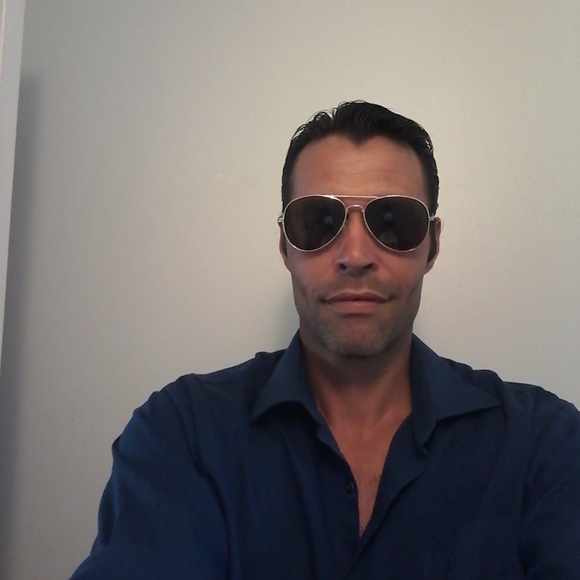 Profile Picture of Jeremy Stratton (@jeremystratton) on Poshmark