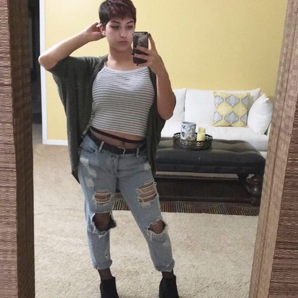 Profile Picture of Kaylee Lupowitz (@kayleelupowitz) on Poshmark