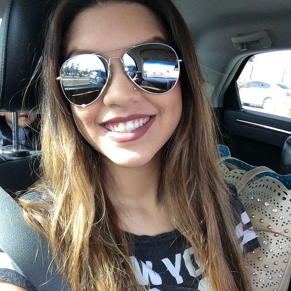 Profile Picture of Crystal Pichardo (@momikee) on Poshmark