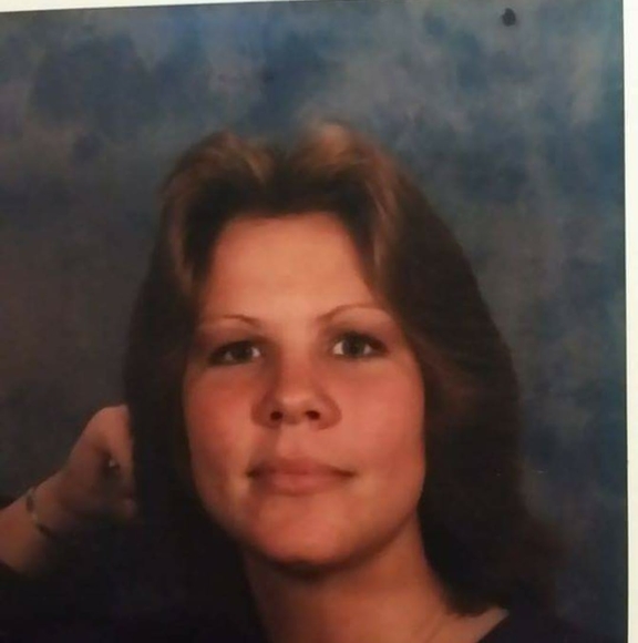 Profile Picture of Lori Stiles (@lstiles62) on Poshmark
