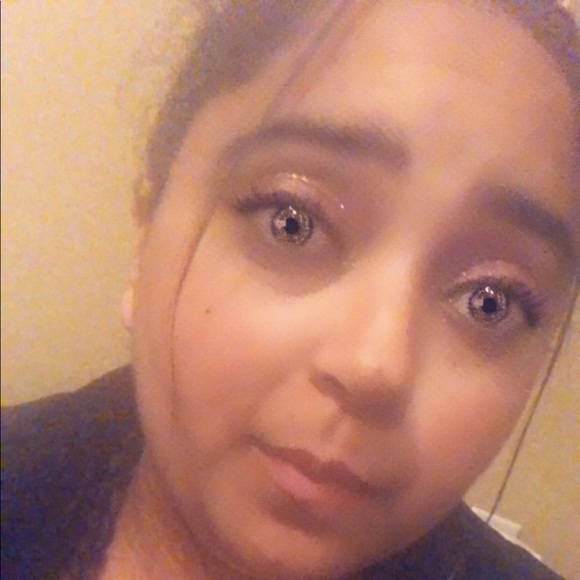 Profile Picture of Cadisha Layher (@cadisha1993) on Poshmark