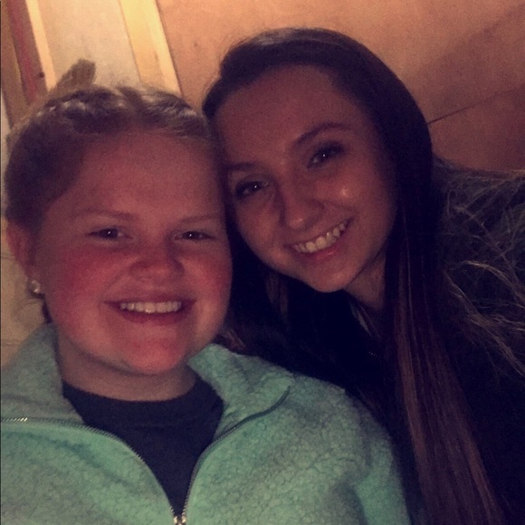 Profile Picture of Ashlyn Wright (@ashlynbw2019) on Poshmark