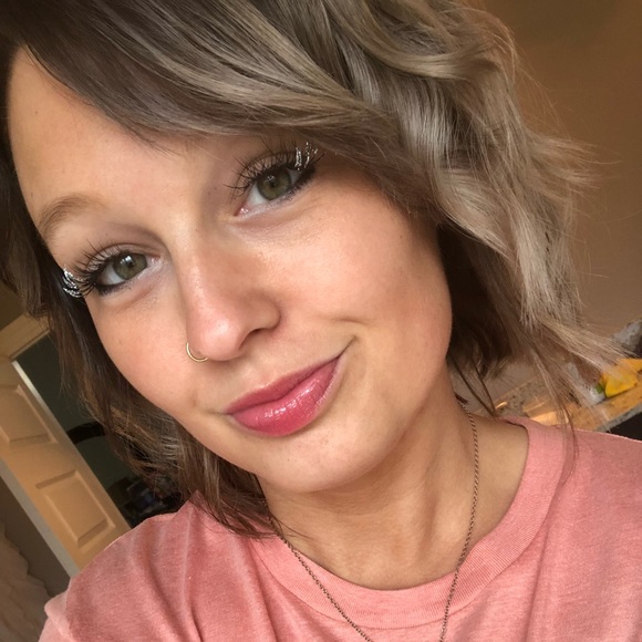 Profile Picture of Dawn Fryer (@dawnmf15) on Poshmark