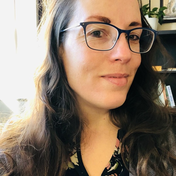 Profile Picture of Roberta Anderson (@crazyhikerwoman) on Poshmark