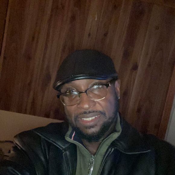 Profile Picture of Cedric Jackson (@cedricjackso354) on Poshmark