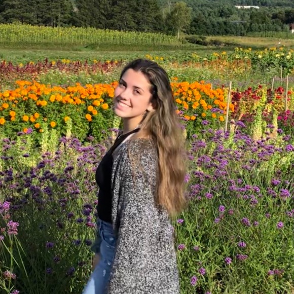 Profile Picture of Kimberly Quirk (@kimmyquirk) on Poshmark
