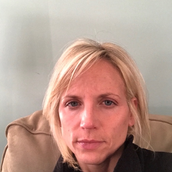 Profile Picture of Tina Hollifield (@thollifield77) on Poshmark