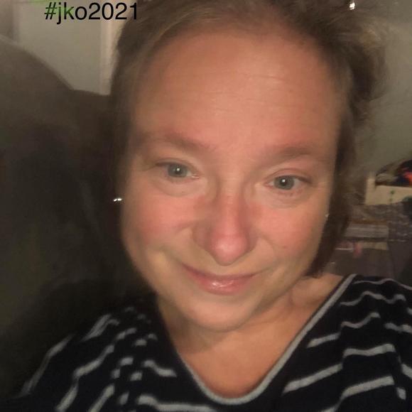 Profile Picture of Erva Macauley (@ervamacauley) on Poshmark