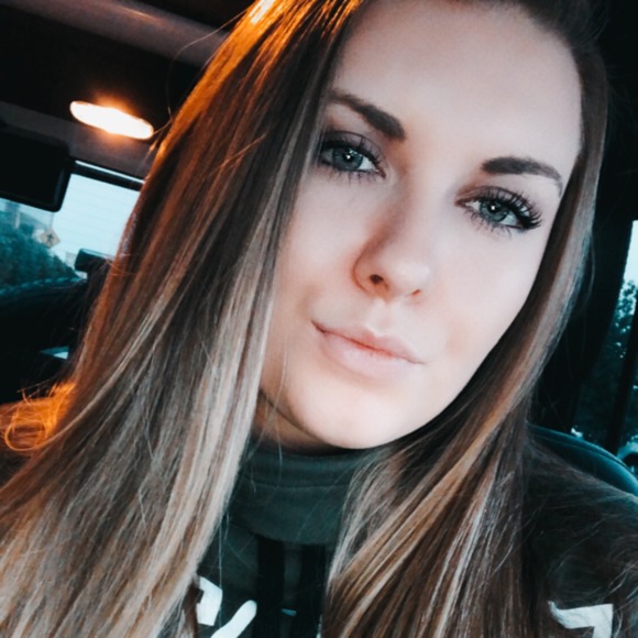 Profile Picture of Brittany Avera (@brittdanielle15) on Poshmark