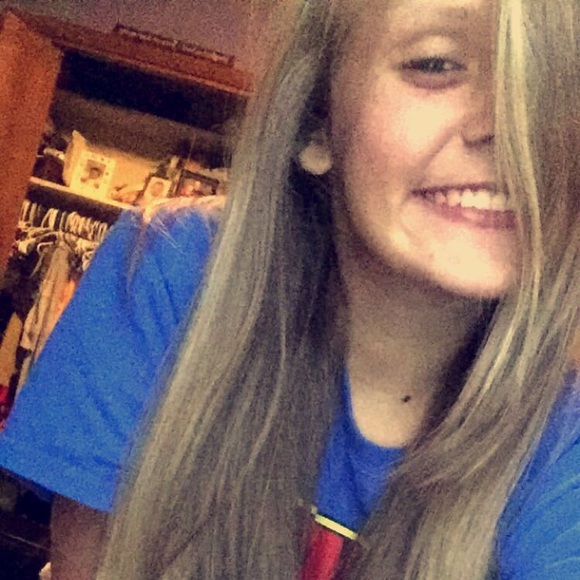 Profile Picture of Alecia Miller (@milleralecia22) on Poshmark