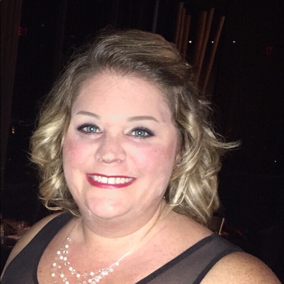 Profile Picture of Kimberly Woolsey (@kwoolsey1011) on Poshmark