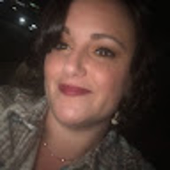 Profile Picture of Nichole Dorn (@nicholedorn) on Poshmark