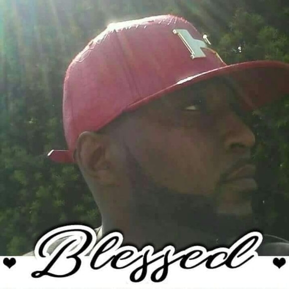 Profile Picture of Dee Maxwell (@dee_maxwell) on Poshmark