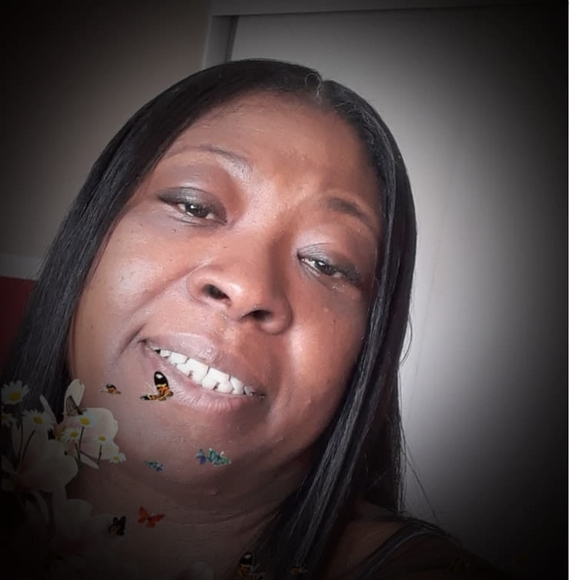 Profile Picture of Randella Cheeseman (@randellac) on Poshmark