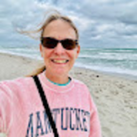 Profile Picture of Amy Ciraolo (@theamykris) on Poshmark