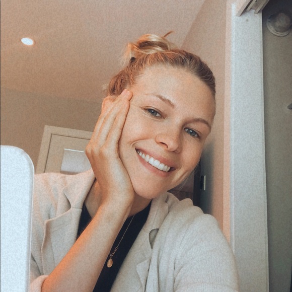 Profile Picture of Amanda Nimmo (@amanda_nimmo) on Poshmark