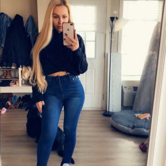 Profile Picture of Kali Halverson (@kalihabibti) on Poshmark