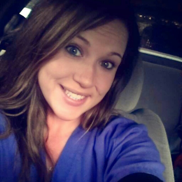 Profile Picture of Jessy Fowler (@j_love87) on Poshmark
