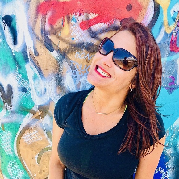 Profile Picture of L'auren Peery (@lp71) on Poshmark