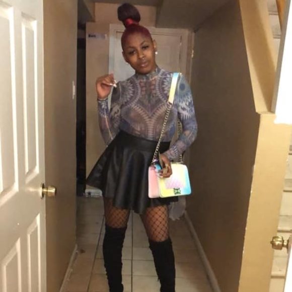 Profile Picture of Troyaa Royall (@troyaaroyall) on Poshmark