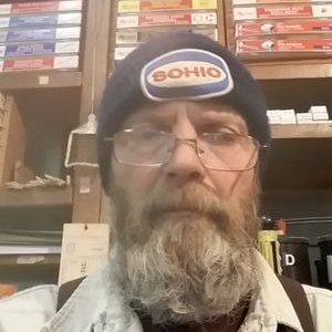 Profile Picture of William Hildreth (@FromPoorBill) on Twitter