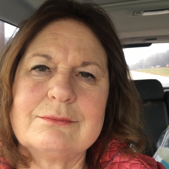 Profile Picture of Vicki Husby (@vhusby) on Poshmark