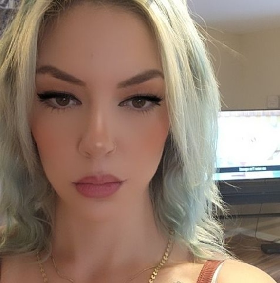 Profile Picture of Skye Harrison (@sbh021) on Poshmark