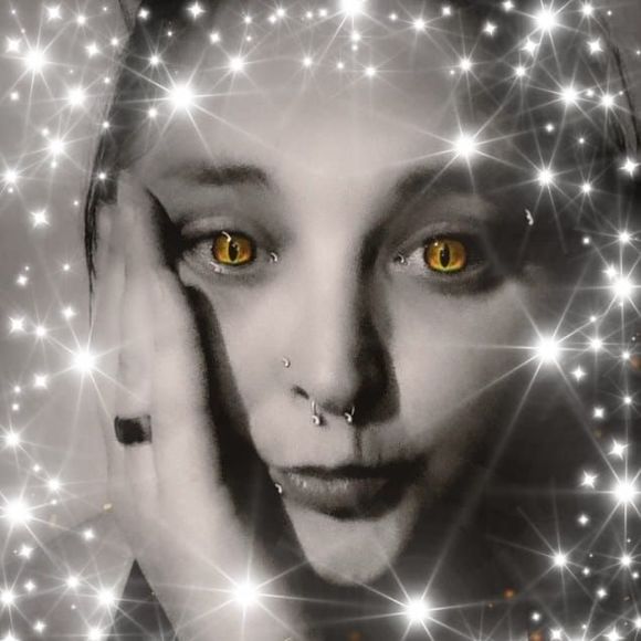 Jess Gradick - Poshmark Profile Picture of Jess Gradick (@jessgradick) on Poshmark