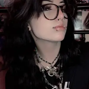 Profile Picture of mav (@mavra.reine) on Tiktok