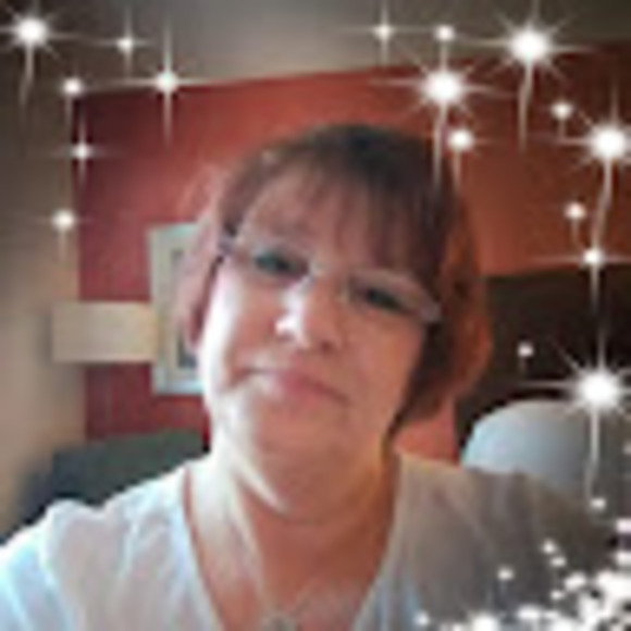 Profile Picture of Cheryl Bangert (@cherylbangert) on Poshmark