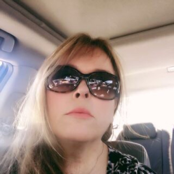 Profile Picture of Kathy Dunn (@kathydunn333) on Poshmark