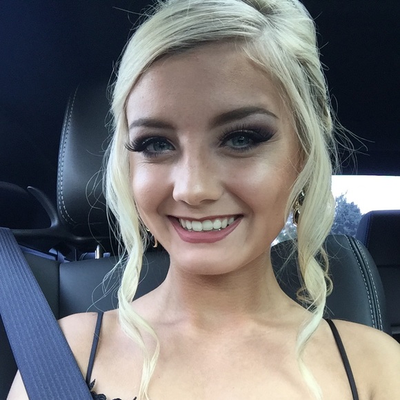 Profile Picture of Krystal Brockway (@krystalbrockway) on Poshmark