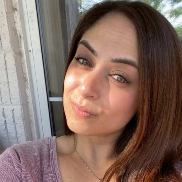 Profile Picture of Liza Daniel (@leezad) on Poshmark