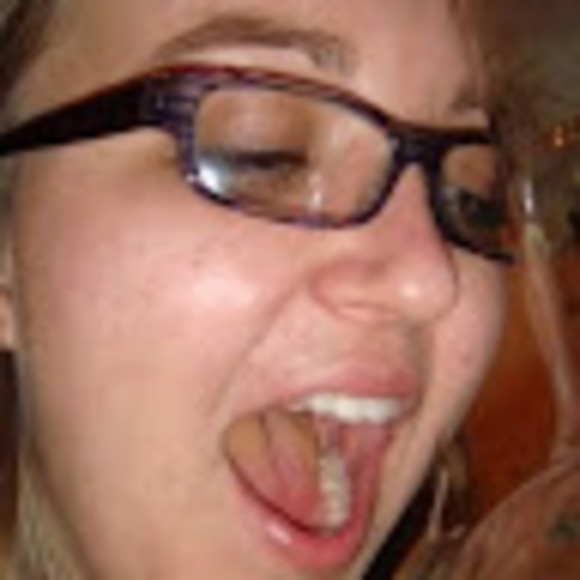 Profile Picture of Violet Savchenko (@violetsavchenko) on Poshmark