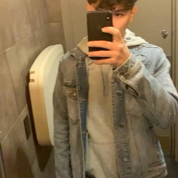 Profile Picture of Joseph Flores (@josenb) on Poshmark