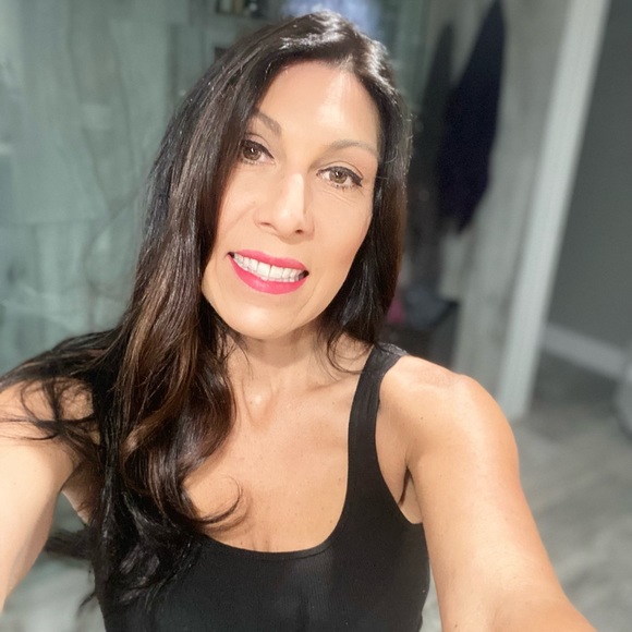 Profile Picture of Kyla Vanderwall (@kyladv) on Poshmark
