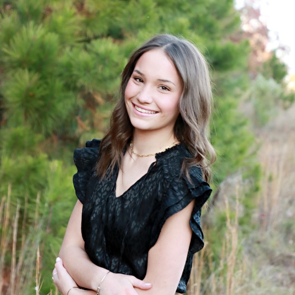 Profile Picture of Ellison Davis (@ellisoncdavis) on Poshmark