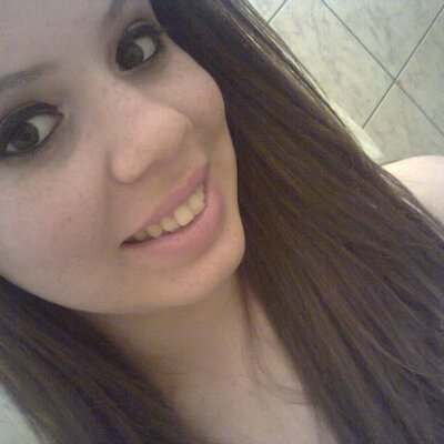 Profile Picture of Aline Rocha (@alinerocha2410) on Twitter