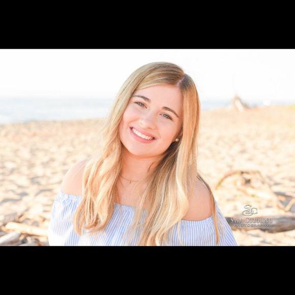 Profile Picture of Maisy Bierens (@bierensma) on Poshmark