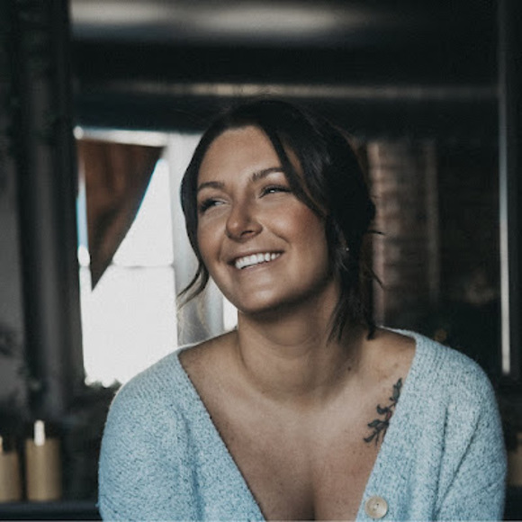 Profile Picture of Jess Blevins (@mille7ja) on Poshmark