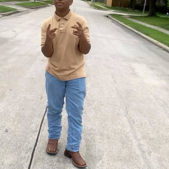 Profile Picture of Pj Thomas (@pjthomas14) on Poshmark