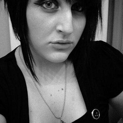 Profile Picture of Britany Walters (@DarlingDropDead) on Twitter